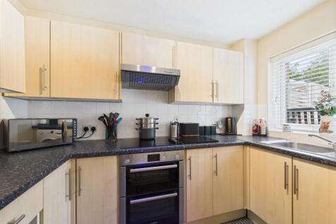 CAM01354G0-PR0570-STILL006