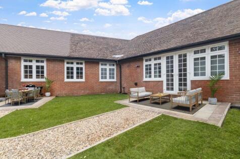Hanmer Road, next to St Thomas Church, Milton Keynes photo 3