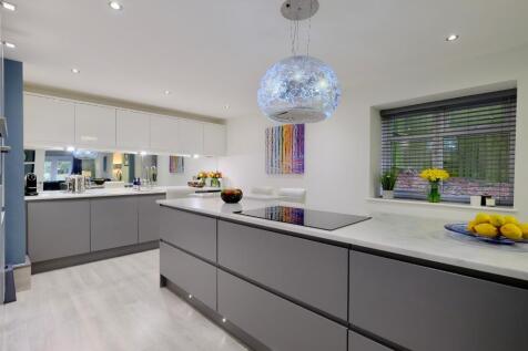 Modern fully fitted cooks kitchen