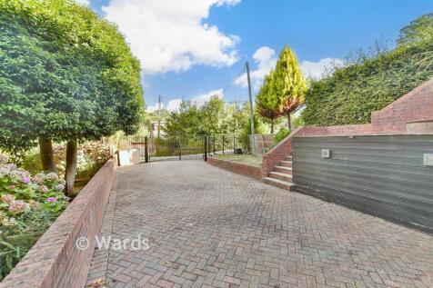 Driveway/Parking