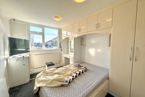 Thurlestone Court, Howard Road, Southall, UB1 photo 5