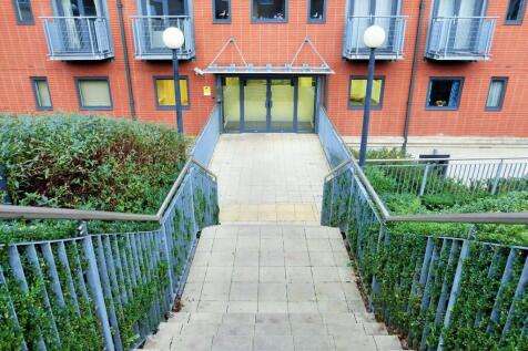 Rouen Road Entran...