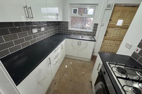 Broadstone Way, Bradford, West Yorkshire, BD4 photo 4