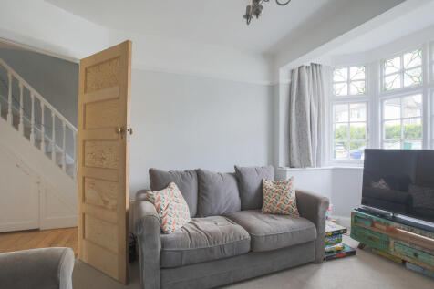 Lincoln Avenue, Twickenham photo 4
