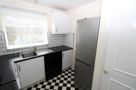 Kitchen2.JPG