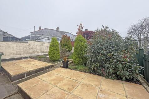 Seacroft Road 14 - Garden 1.jpg