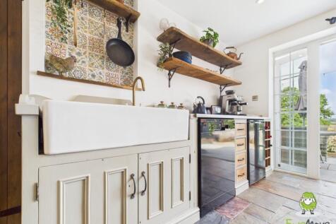 EweMove Basingstoke Estate Agents 17 Vyne Road 