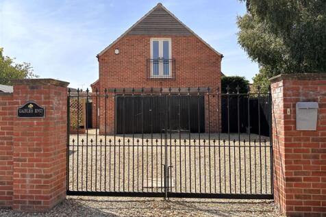 Gated Front Aspect 005