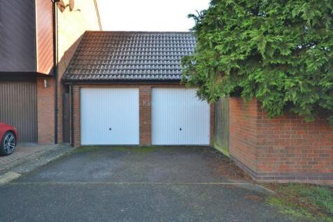 Double Garage &amp; Driveway