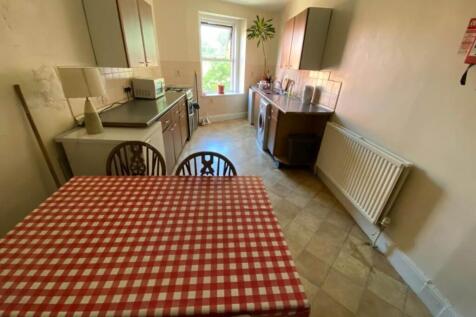 COMMUNAL KITCHEN