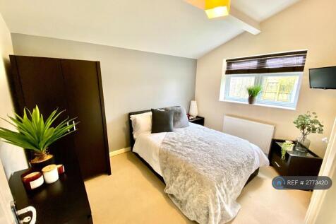 Good Sized Double Bedroom With En-Suite