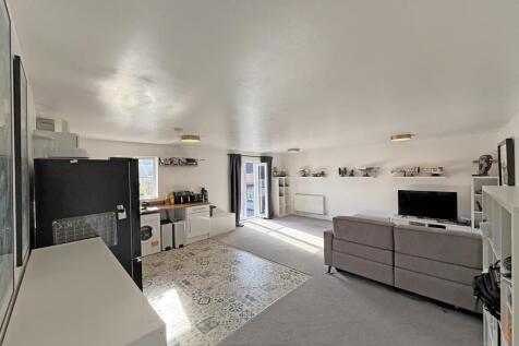 Bluebell Street 4 - Living Room Front.jpg