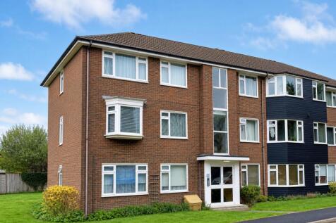 2 bed flat for sale Hurst Road, Horsham RH12
