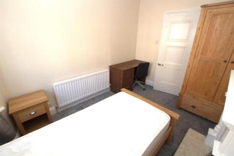 groubd floor bedroom .jpg