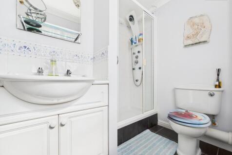 En-Suite To Master Bedroom