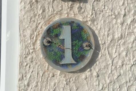 Number plaque
