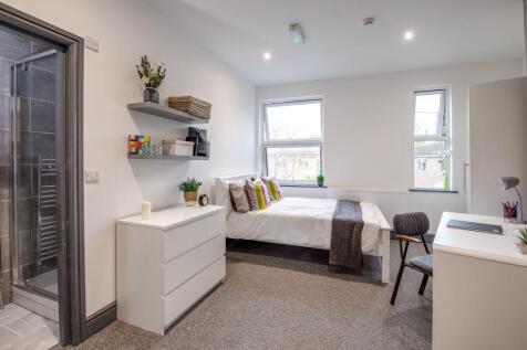 6 Double Bedrooms with En-suite