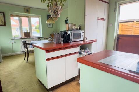 Kitchen/ Dining Room