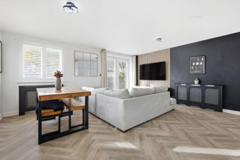 Romford, RM3 - property photo