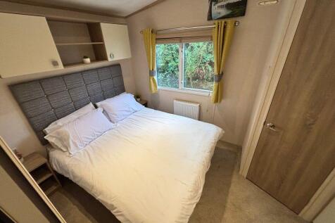 Pre-owned Carnaby Oakdale caravan with private par