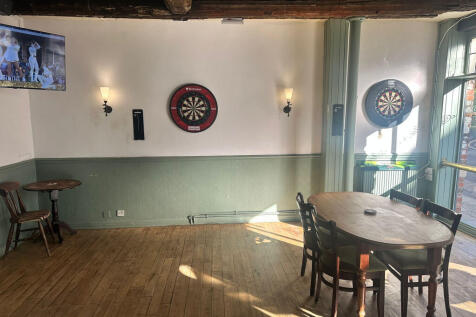 Darts duo front