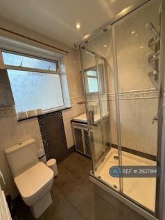 Clayton Road, London, KT9 photo 5
