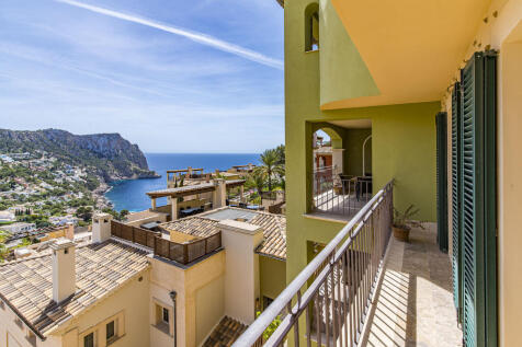Luxury apartment with sea and mountain views in a high-quality residential complex with Spa in Port d'Andratx