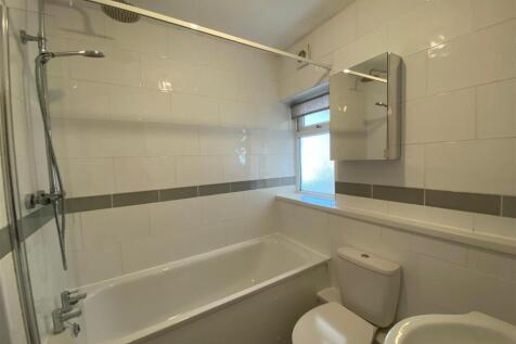 6 Maplewood Court - bathroom (2).jpg