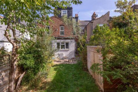Spruce Hills Road, E17