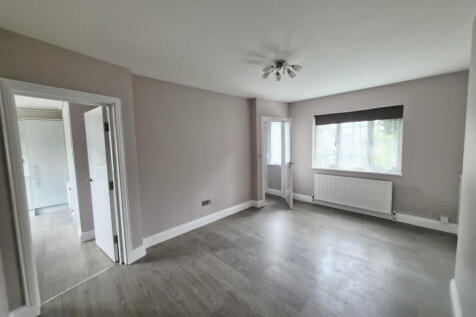 Goldsmith Lane, London, NW9 photo 5