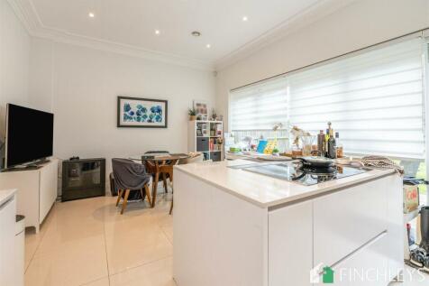 Kitchen/ Dining Room