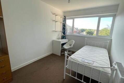 Woodside Close, Colchester, Essex photo 5