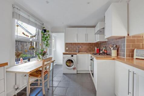 04-1758JHPropWorld - 139 Perry Rise - 10-medium.jp