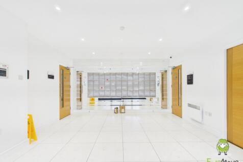 EweMove Basingstoke Quadra House Communal Entrance