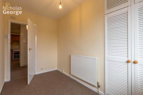 Ashdown Close 10 bed 2b.jpg