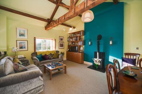 OPEN PLAN KITCHEN, DINER AND LOUNGE