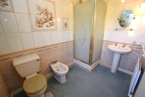 en-suite shower room