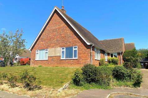 7 Thornbank Crescent - Front2.jpg