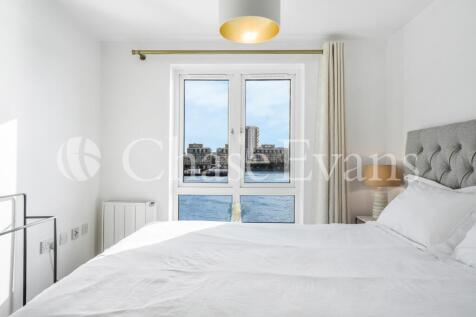 St Davids Square, Is