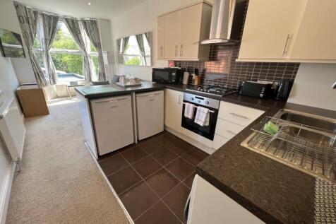 Fully Fitted Kitchen
