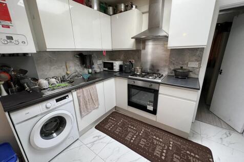 3 Saxon Road, Southall photo 3