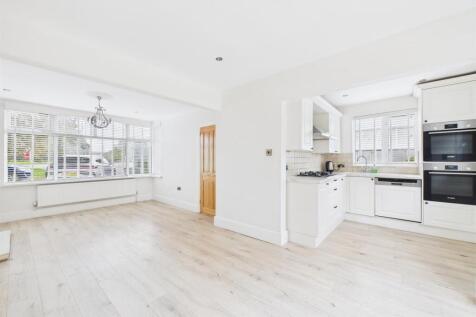 Fabulous Open Plan L-Shaped Living Kitchen