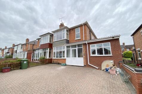 6-bed semi-detached on 84 Brunswick Street, Leamington Spa, £3,210/mo