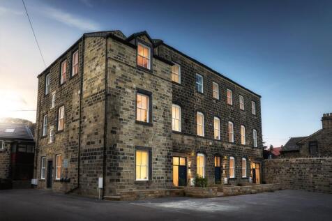 2-bed flat on Low Green, Rawdon, Leeds, West Yorkshire, UK, LS19, £1,200/mo