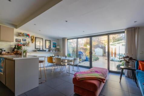 8 The Crescent-9.jpg