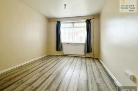 Long Meadow Drive, Wickford, Essex photo 5