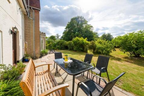 Gate Farm House-3...