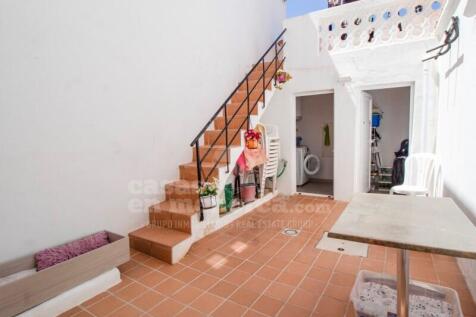 Ground floor house with patio in Mahón