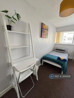 Large Single Room £175 a Week (£700 a Month)