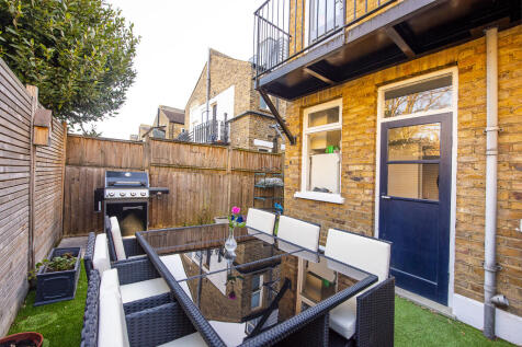 2 bed, 1 bath Maisonette in London - Photo 3